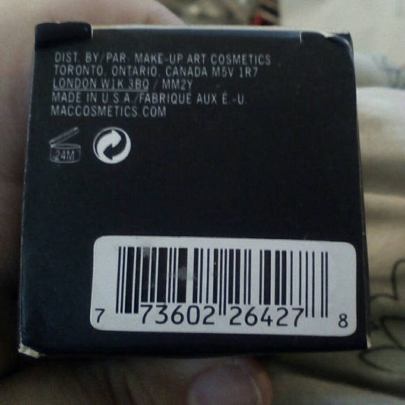 MAC Mineralize Foundation in NC20 - Picture 4 of 5